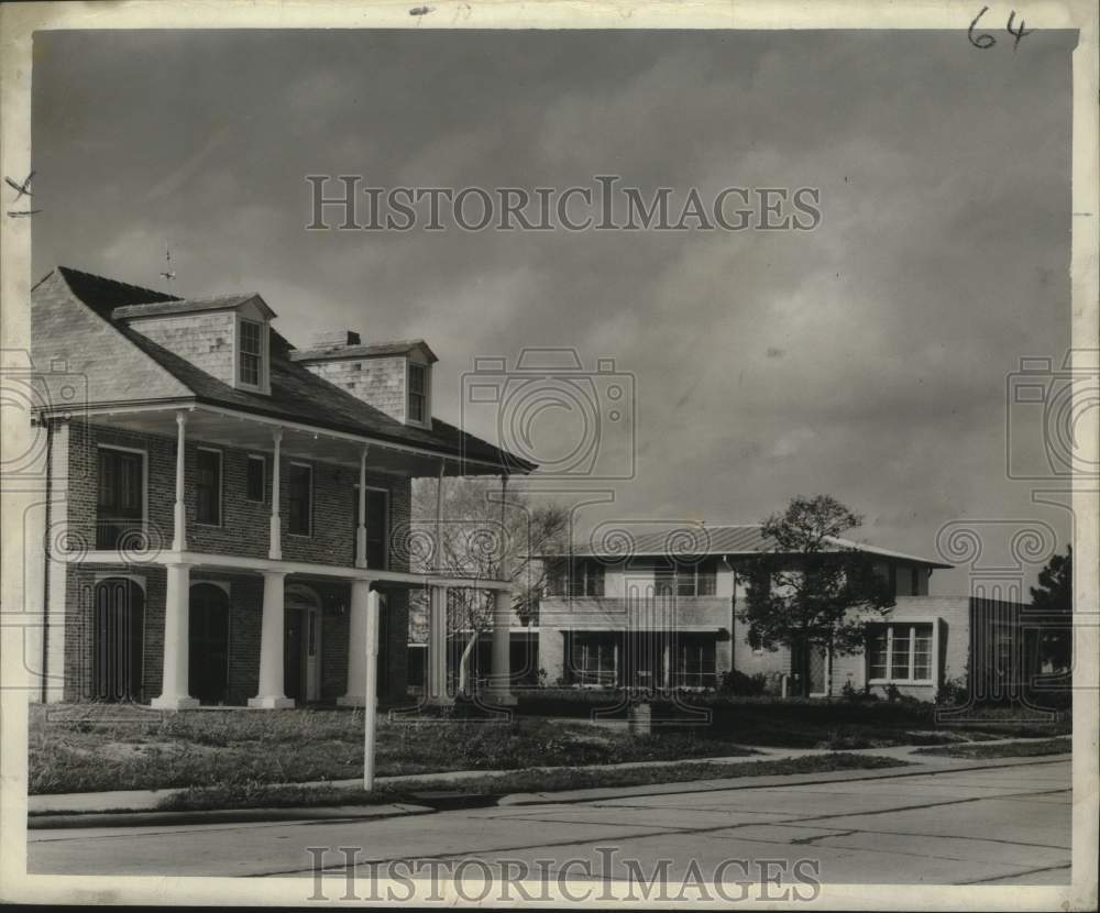 1950 The most beautiful homes in New Orleans are found in Lake Vista - Historic Images