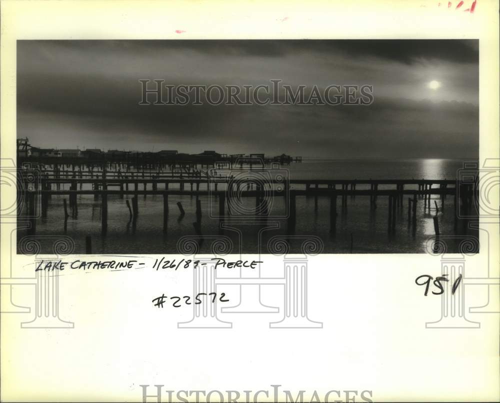 1989 Press Photo Sun sinking on Lake Catherine. - Historic Images