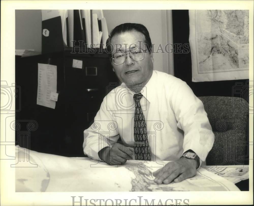 1994 Press Photo Japanese Consul Hiromu Kawai contacted family after earthquake - Historic Images