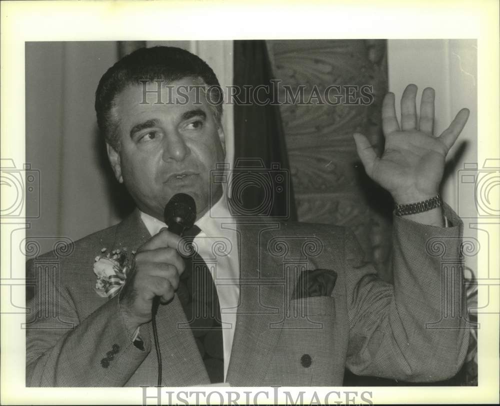 Press Photo Ronnie Lamarque speaks during party - Historic Images