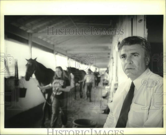 1991 Press Photo Ronnie Lamarque watches morning workouts at the Fairgrounds - Historic Images