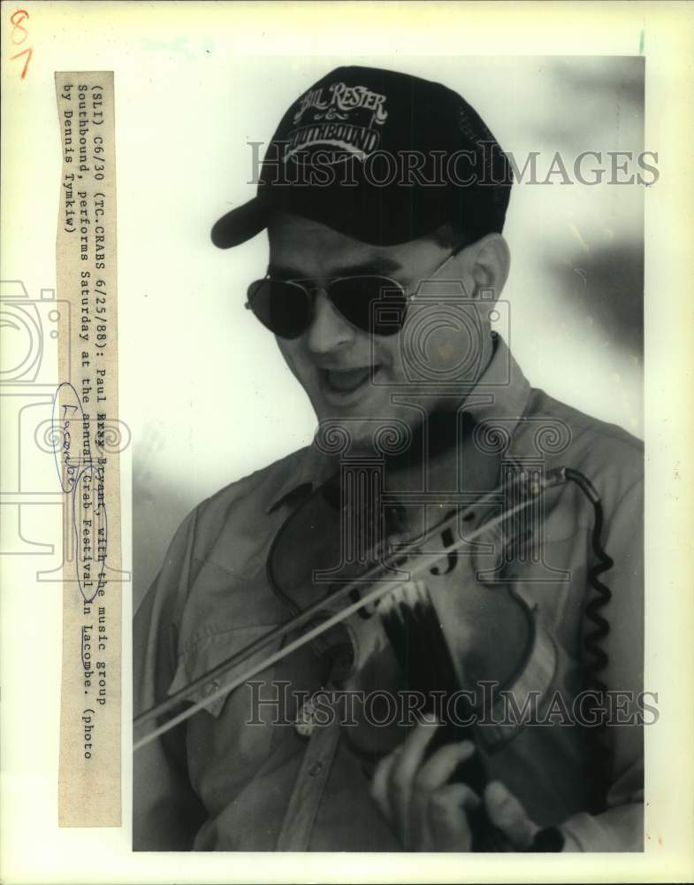 1988 Press Photo Paul Bryant performs at Crab Festival in Lacombe - Historic Images