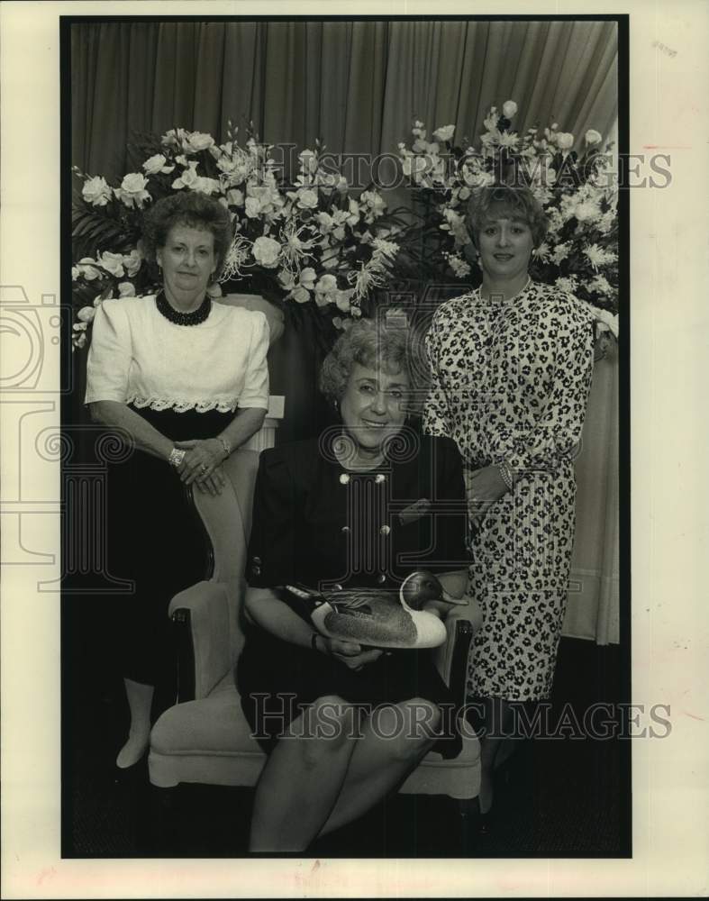 1990 Press Photo Women Pose With Duck Decoy, Wild Fowl Carvers Event - Historic Images