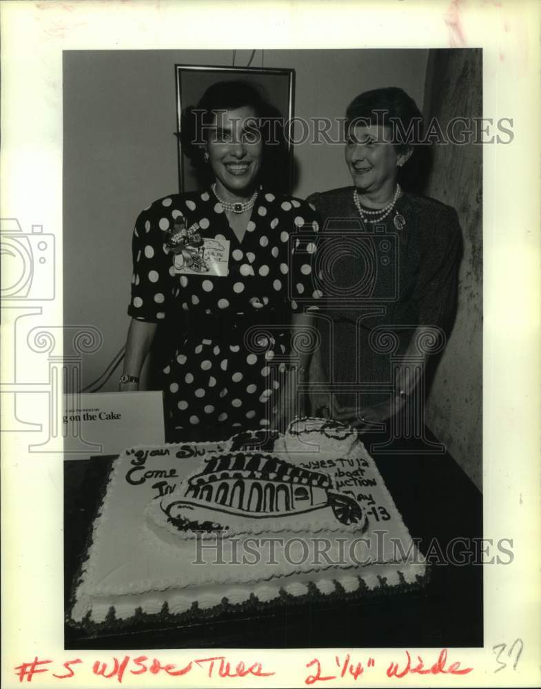 1989 Press Photo WYES Kick Off Party Organizers With Steamboat-Themed Cake - Historic Images