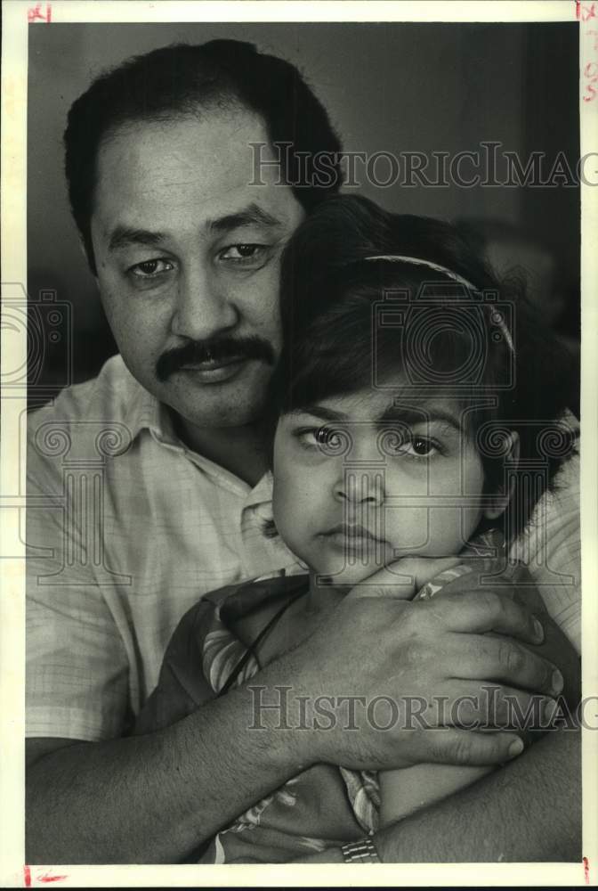 1987 Press Photo Lisa &amp; father Manual Jimenez of Honduras at Baptist Hospital - Historic Images