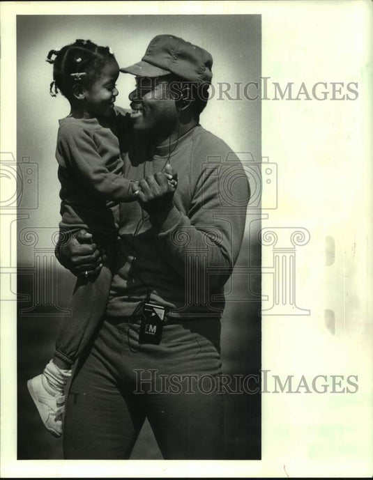 1988 Press Photo Clarence & Matashia Caldwell at Kennedy Heights Playground - Historic Images