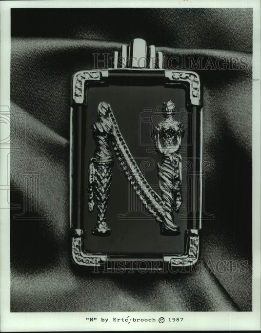 1987 Press Photo "N" by Erte; brooch jewelry - Historic Images