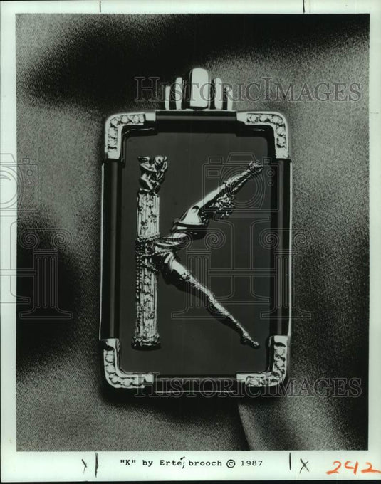1987 Press Photo "K" by Erte; brooch jewelry - Historic Images
