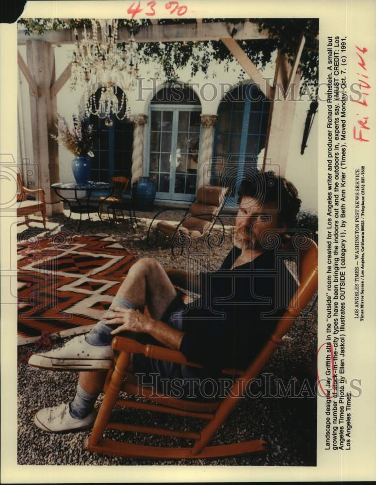 1991 Press Photo Landscape designer Jay Griffith in the outside room he created - Historic Images