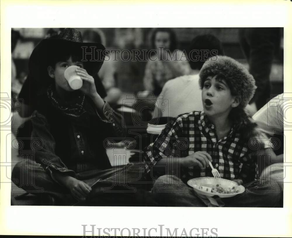 1994 Press Photo Lindsey Ladd &amp; Matthew Montgomery during Louisiana Day Tuesday - Historic Images