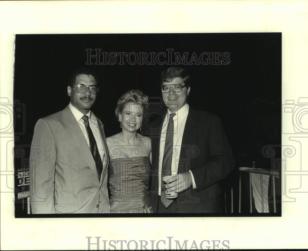 1989 Press Photo Cedric Grant, Carol Lentz, Chris Johnson, Bridge Lighting Event - Historic Images