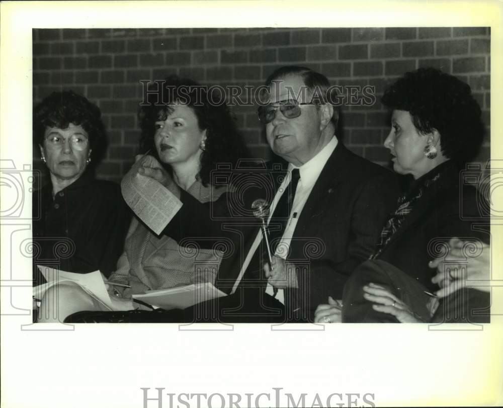 1994 Press Photo Summit meeting of St. John the Baptist Parish public officials - Historic Images