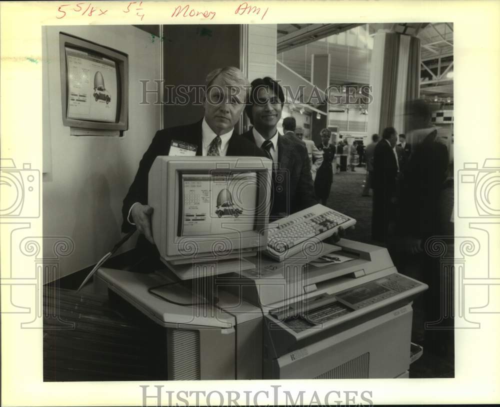 1989 Press Photo Jim Iv &amp; Dinesh Damji Shah of Ricoh Corp. display copy machine - Historic Images