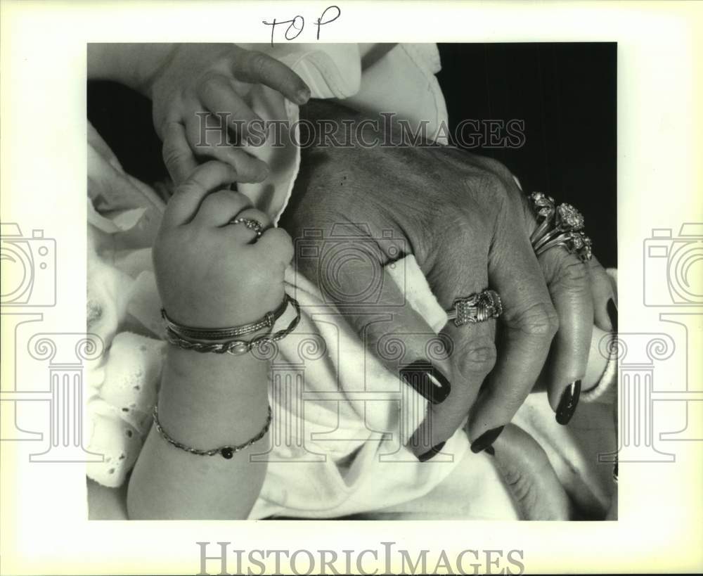 1993 Press Photo Jewelry Made By Rita Nowling For Young And Old Persons Alike - Historic Images