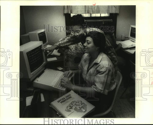 1987 Press Photo Women during job training at POWER Magnolia Project - Historic Images