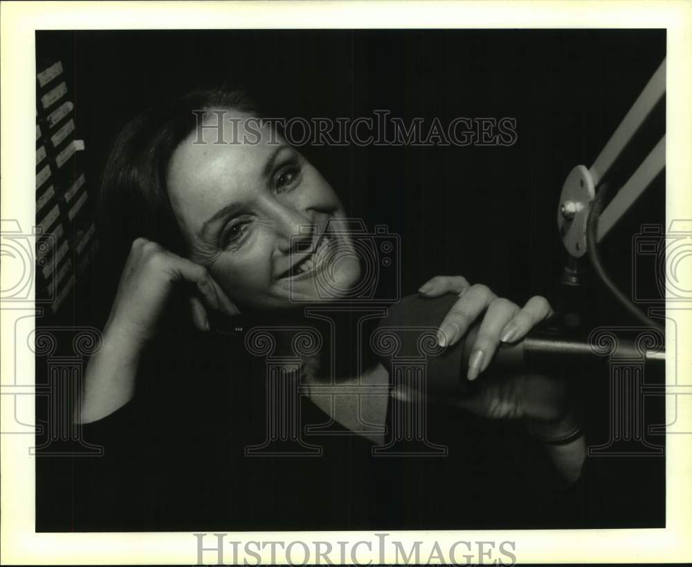 1994 Press Photo Darlene Jetna, Traffic Reporter at Metro Scan, 629 S. Claiborne - Historic Images