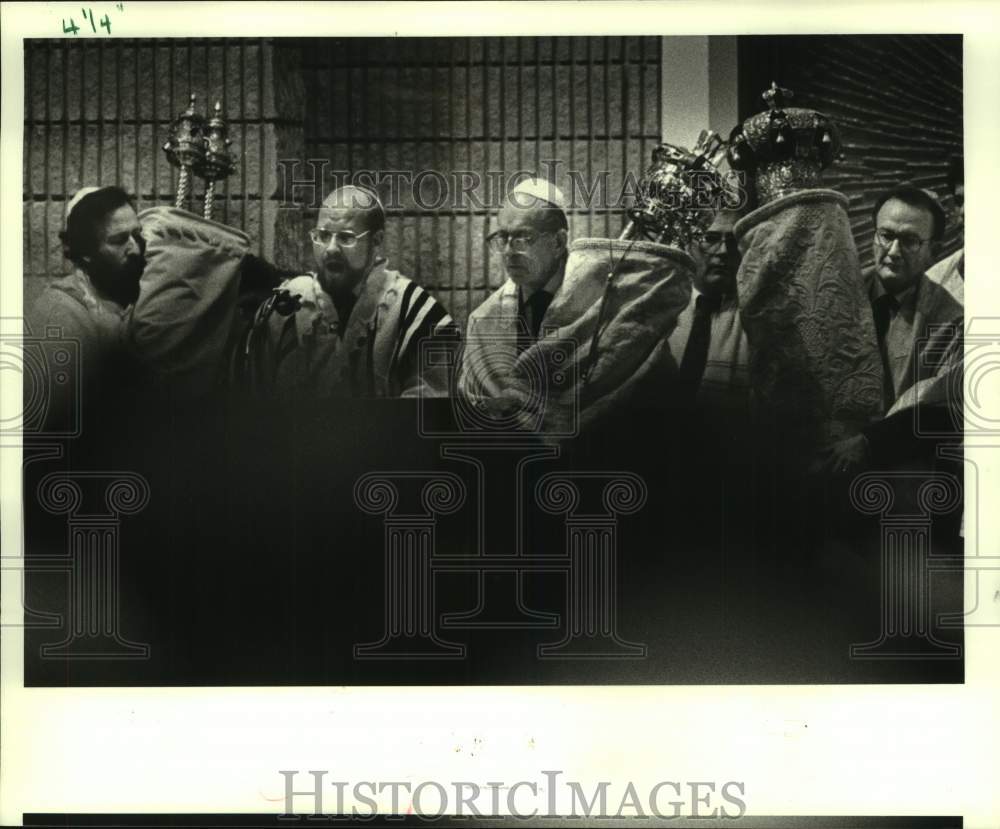 1986 Press Photo Tikvat Shalom Congregation members during Jewish Holy Days - Historic Images