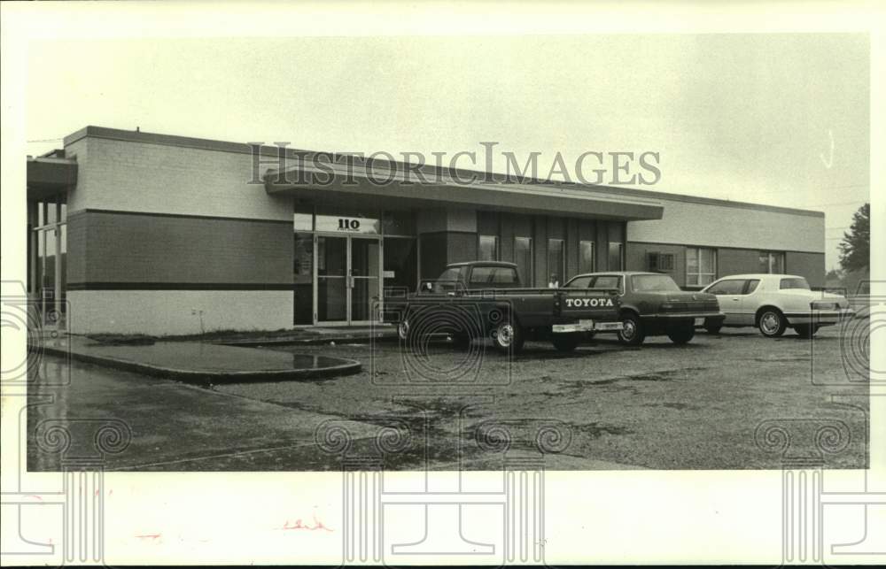 1986 Press Photo Lake Charles Auto Auction building at 110 E. Airline Highway - Historic Images