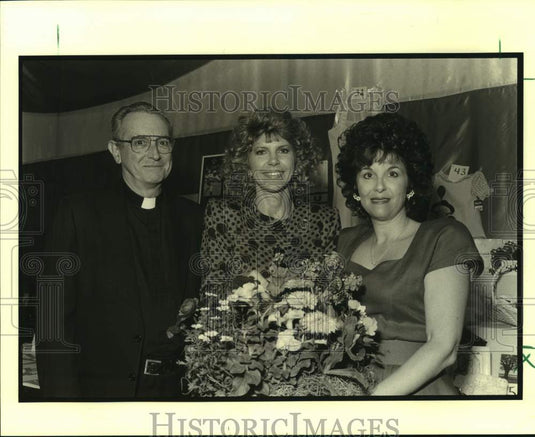 1990 Press Photo Jamie Windmeyer, Fr. Norman O'Neal, Sheryn Finnan - Historic Images