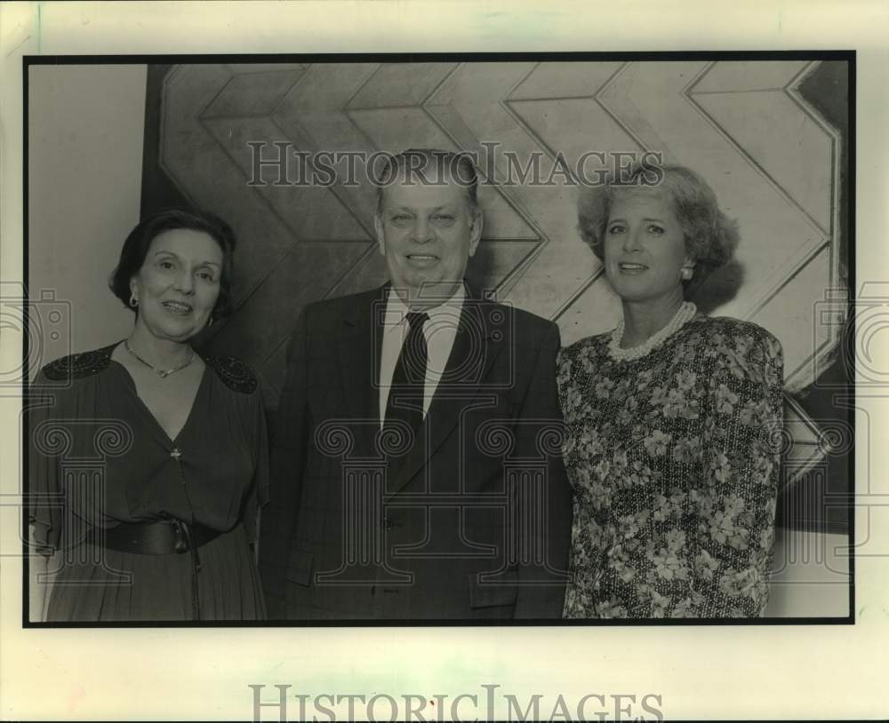 1990 Press Photo Guests attending the Orleans Medical Society Benefit Gala - Historic Images