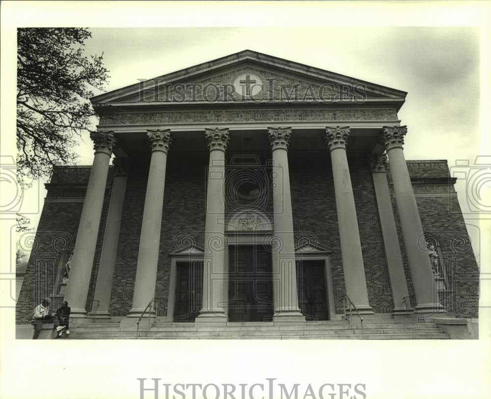 1988 Press Photo Exterior of Lady of Holy Rosary Church at 3368 Explanade - Historic Images