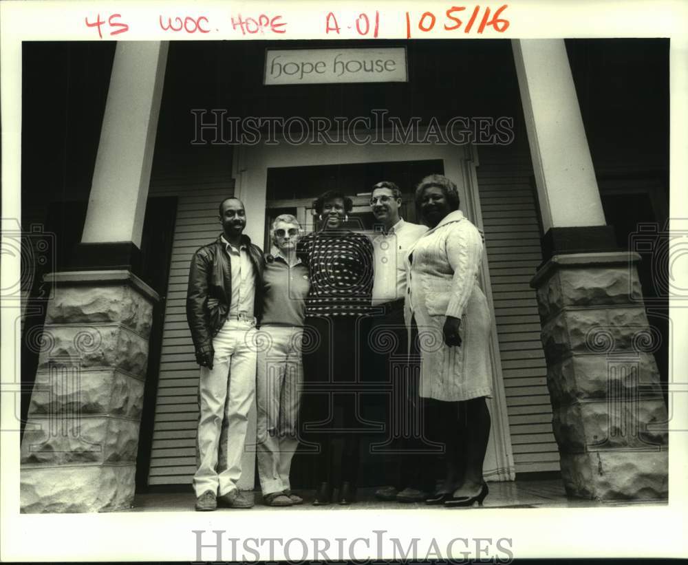 1987 Press Photo  Former Students of Hope House reunion at 916 St. Andrews Street - Historic Images