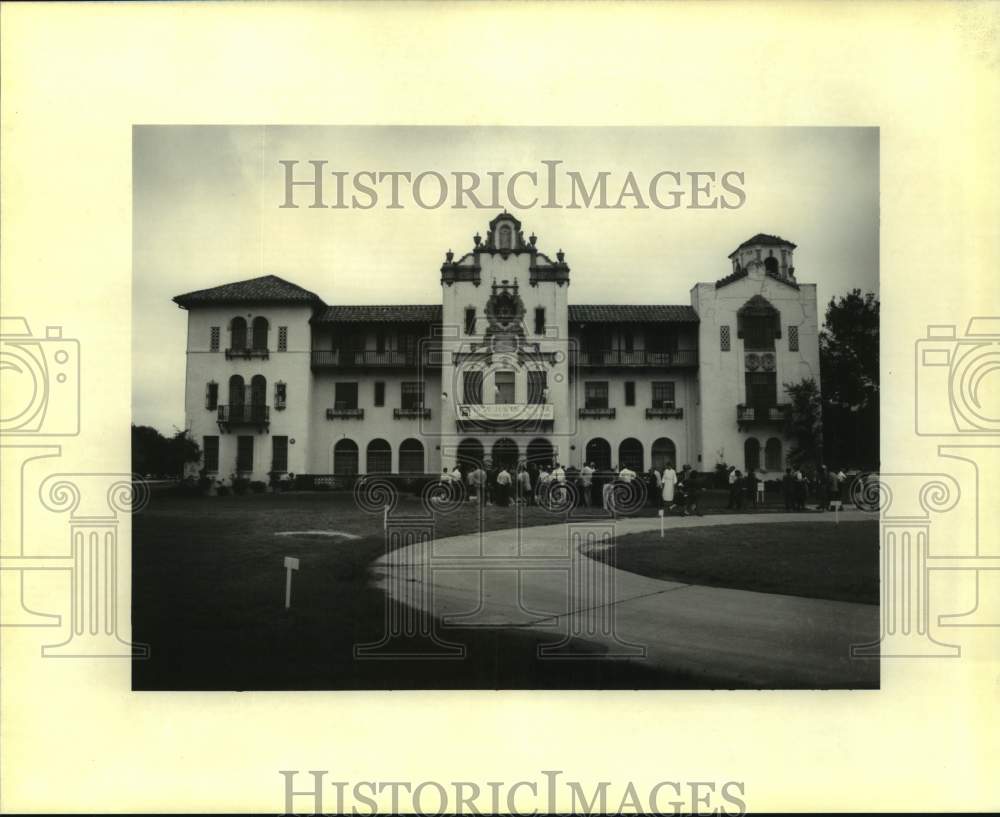 1992 Press Photo Dedication of new wing &amp; renovation at Hope Haven/Madonna Manor - Historic Images