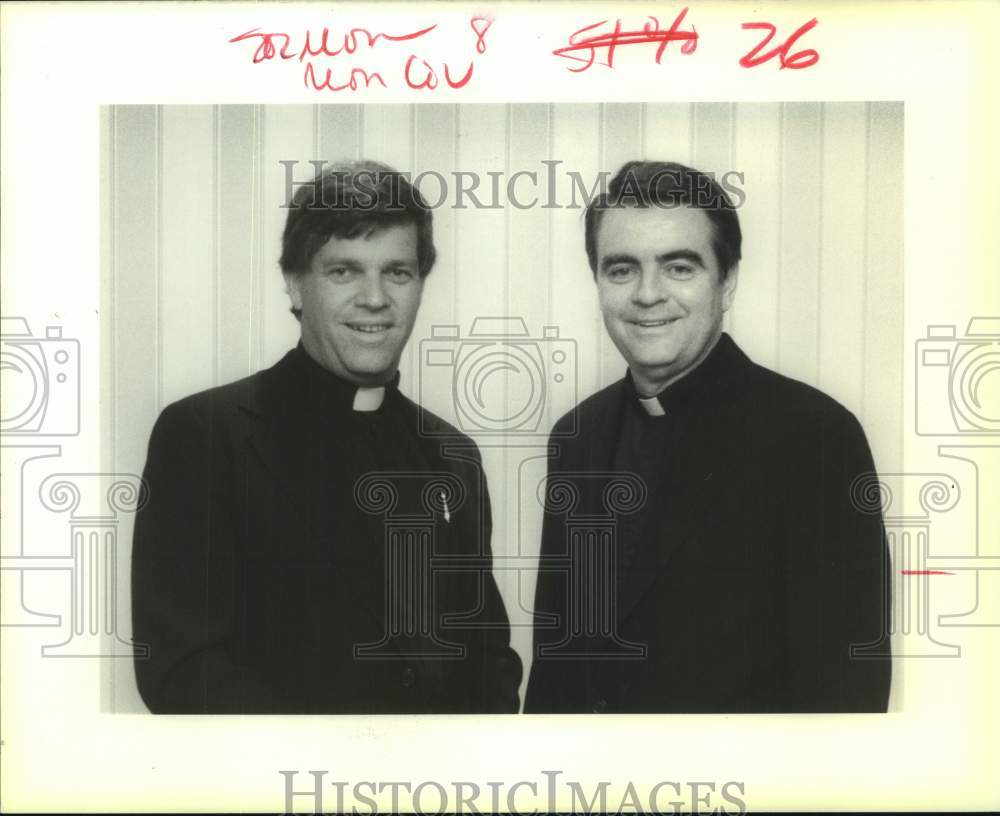 1989 Press Photo Fr. Tom Hidding &amp; Fr. Gerald Fagin at Loyola President&#39;s Dinner - Historic Images