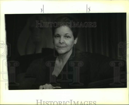 1994 Press Photo Miss Miane Kern, volunteer at Children's Hospital - Historic Images