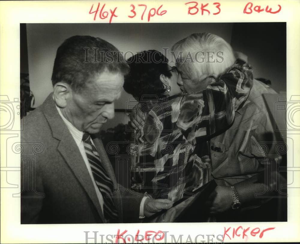 1994 Press Photo Jefferson Parish Harry Lee with Carolyn and Leo Kern - Historic Images