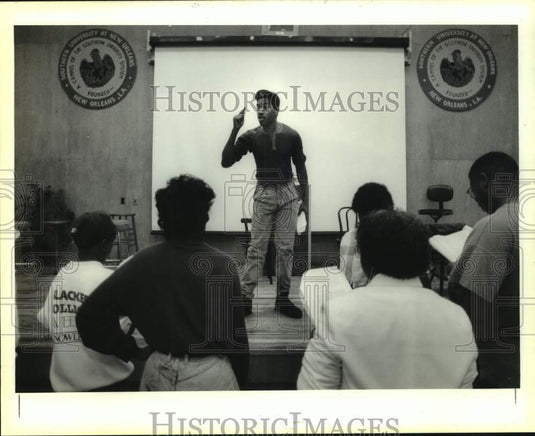 1990 Press Photo Noel Jones Rehearses For "Malcolm X" Production, SUNO - Historic Images
