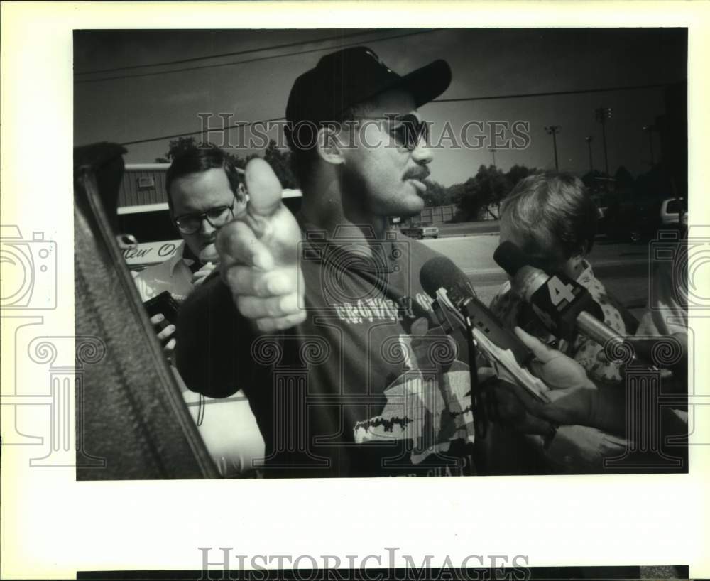 1992 Press Photo  Here Buffard Jordon talks with the press about Saints cuts. - Historic Images