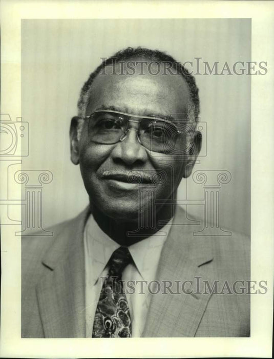 1994 Press Photo Dr. Louis James - Historic Images