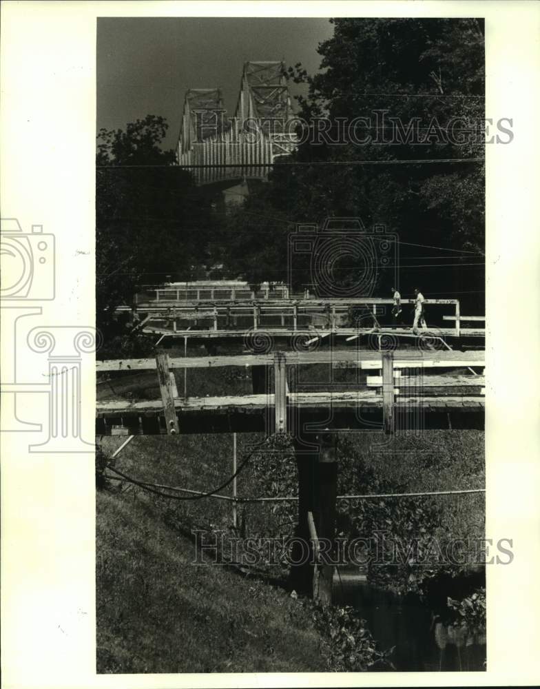 1987 Press Photo The Horace & Odeon Street Bridges line up along Magellan Canal - Historic Images