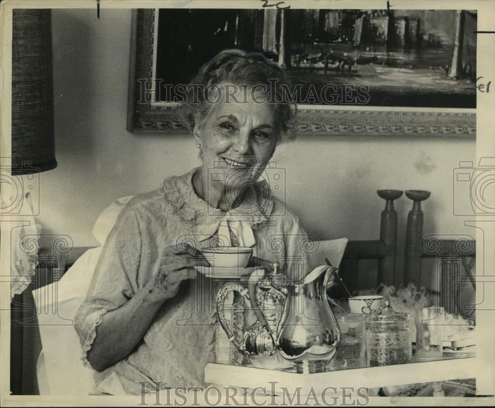 1966 Leatrice Jov, star of silent movies in her Pontchartrain Hotel-Historic Images