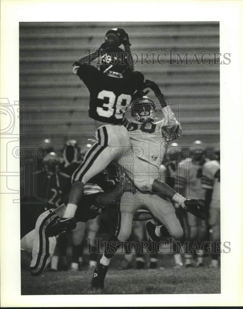 1991 Press Photo Chris Marrione of Chalmette intercept ball from DamonBarnarin - Historic Images