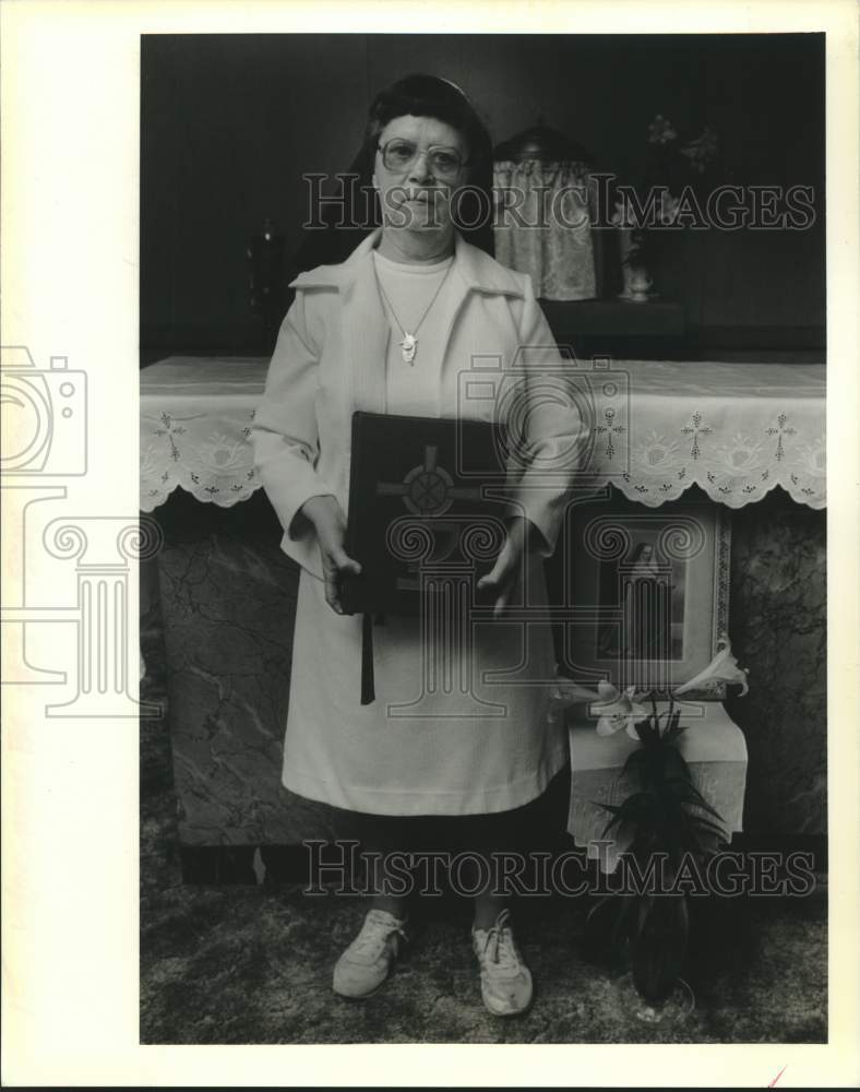 1988 Press Photo Sister Theresa Margaret at St. Peter Claver Church - Historic Images