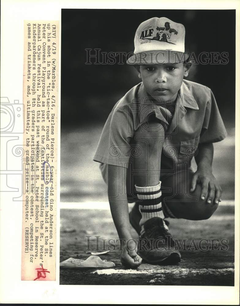 1988 Press Photo Gino Anderson Lines Up His Shot In Marbles Contest - Historic Images