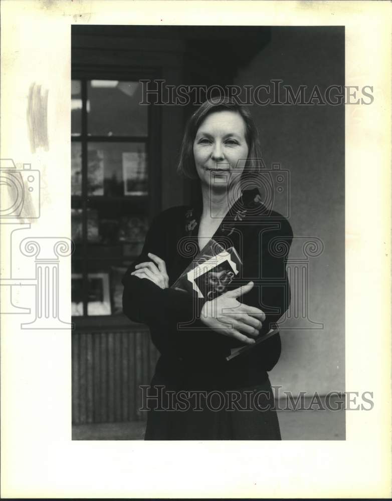 1989 Press Photo V. Martin, Author - Historic Images