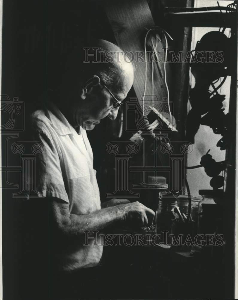 1974 Press Photo Wilfred Massicot in his workshop on his house in 9th Ward-Historic Images