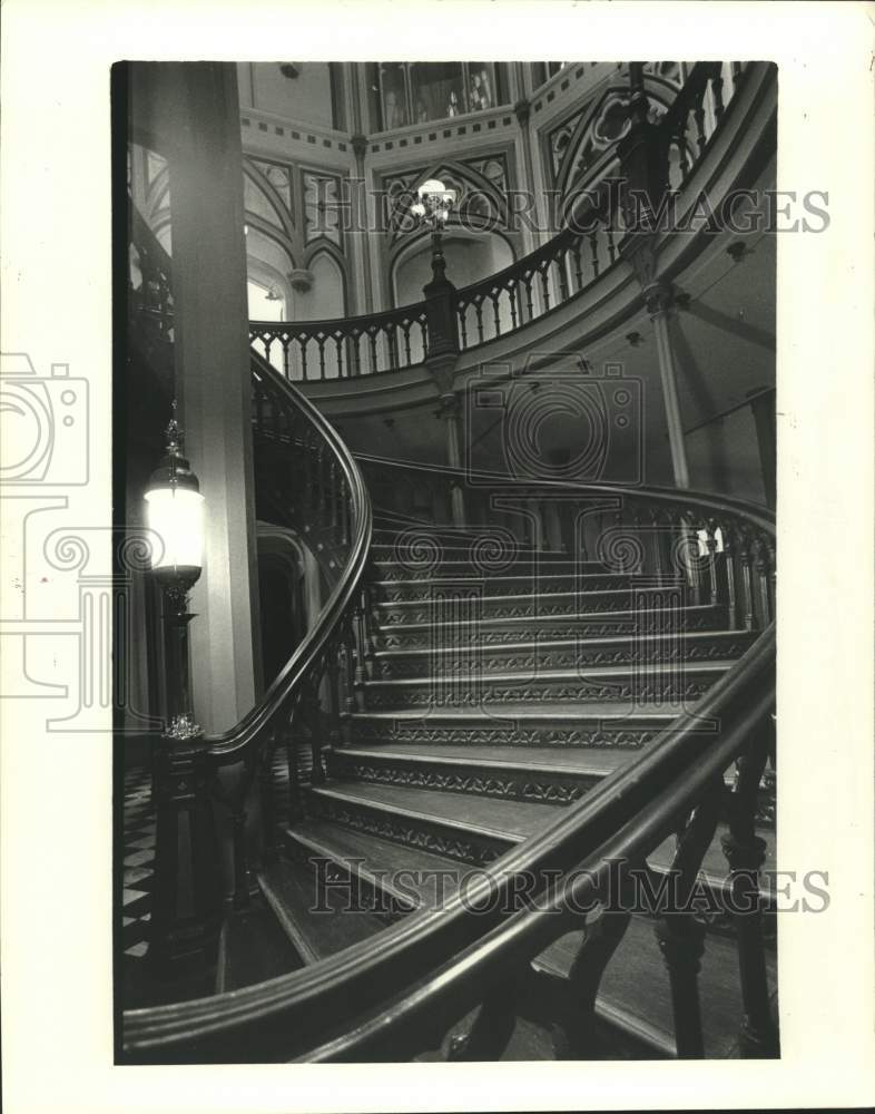 1986 Press Photo Stairway inside the old Louisiana State Capitol - Historic Images