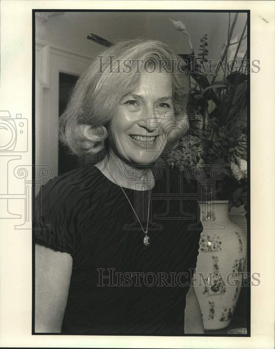 1990 Press Photo Lyn Loria at NOCC Governor's Ball - Historic Images