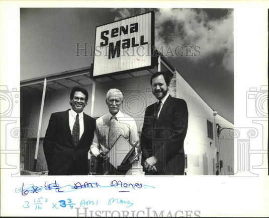 1989 Press Photo Owners And Manager Of New Martin's Wine Cellar Location - Historic Images
