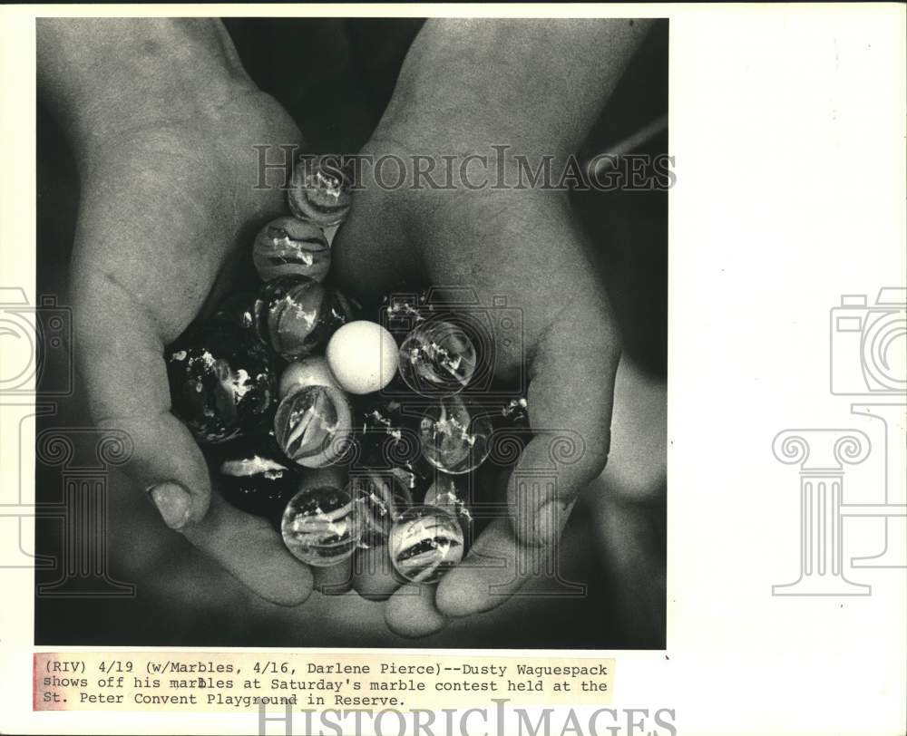 1988 Press Photo Dusty Waguespack Shows Marbles, St. Peter Convent Playground - Historic Images