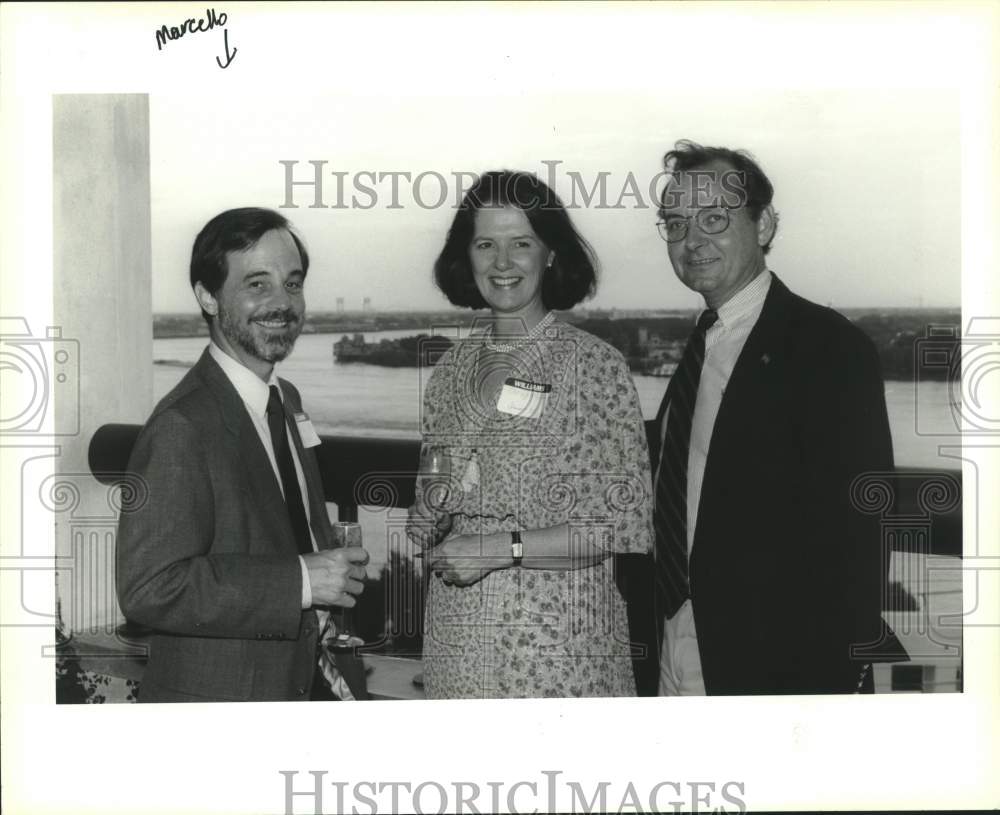 1993 Press Photo Attendees At Williams College Party Pose For A Photo - Historic Images