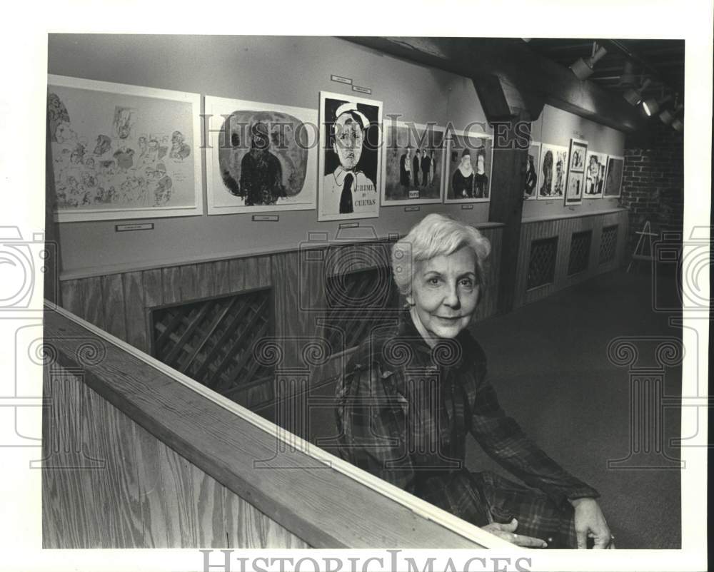 1988 Press Photo Naomi Marshall in the gallery at Dixie Art Supplies on Julia. - Historic Images