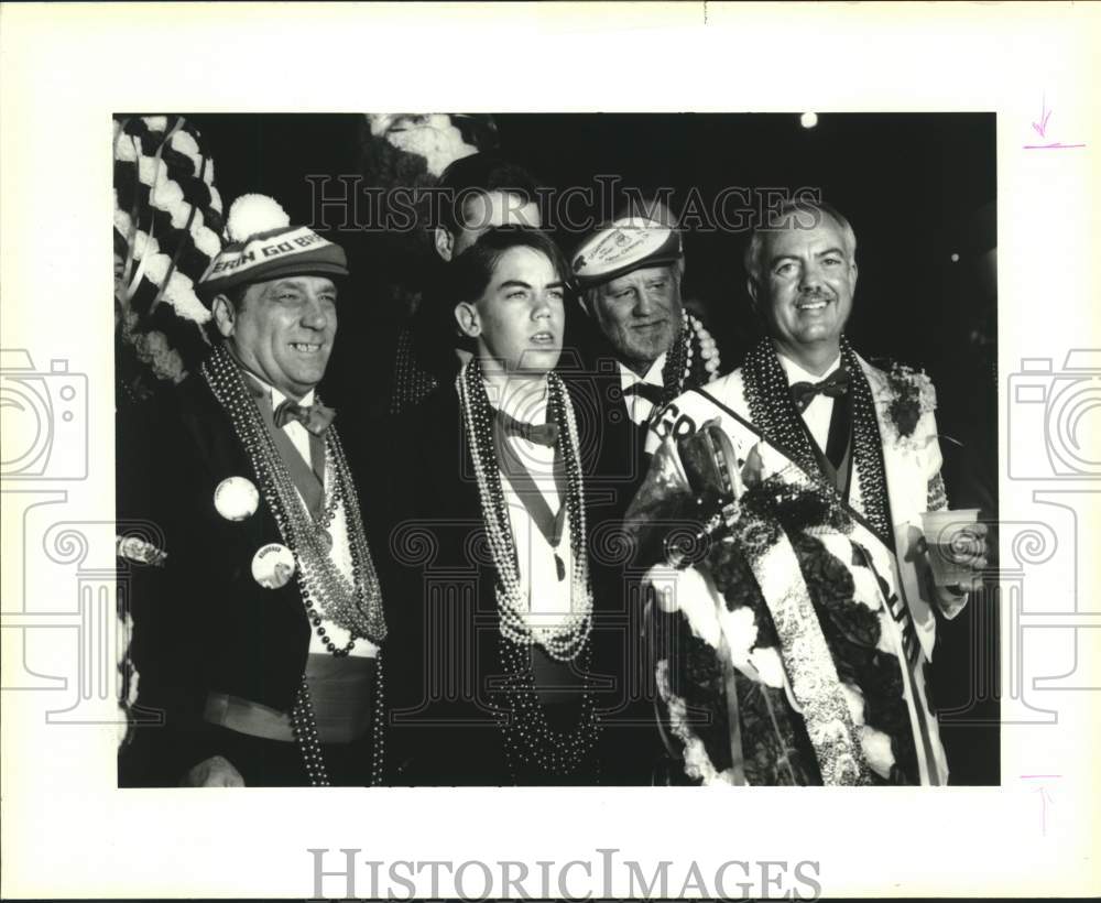 1992 Press Photo John Maria and other Downtown Irish Club Inc. members at parade - Historic Images