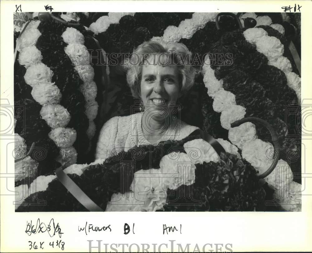 1990 Press Photo Betty Marshall with some of the flower canes she makes - Historic Images