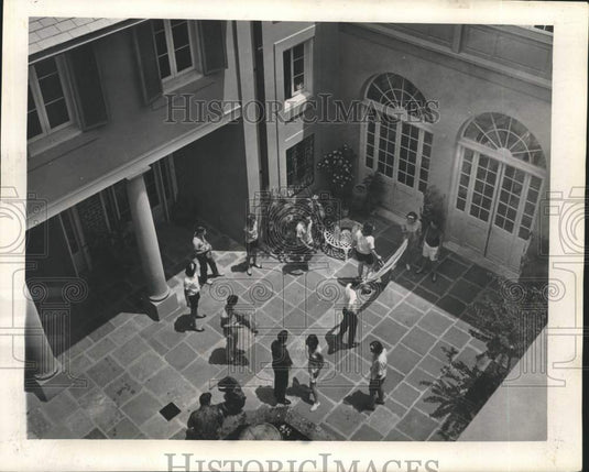 1963 Press Photo Members Of Le Petit Theatre's Teen Club Enjoy New Patio - Historic Images