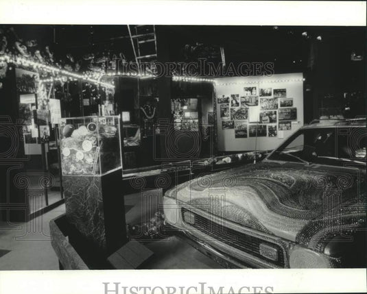 1994 Press Photo "The Beaded Bug", Mardi Gras Throw Exhibit in Rivertown. - Historic Images
